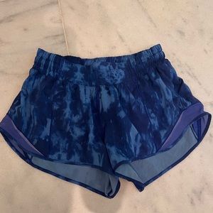 Lululemon Hotty Hot Low-Rise Lined Short 2.5"